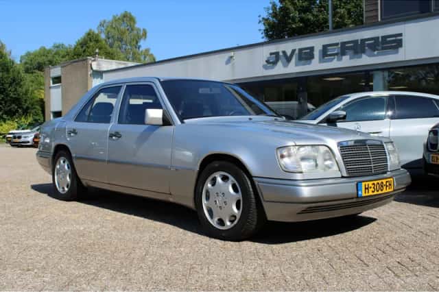 Mercedes-Benz 200-Serie (1993) thumbnail 5
