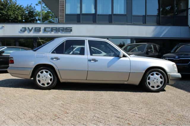 Mercedes-Benz 200-Serie (1993) thumbnail 6