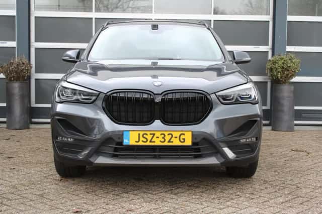 BMW X1 (2022) thumbnail 3