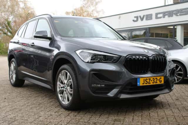BMW X1 (2022) thumbnail 6