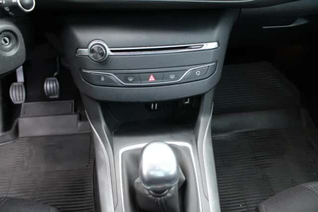 Peugeot 308 (2019) thumbnail 25