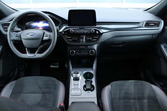 Ford Kuga (2023) thumbnail 2