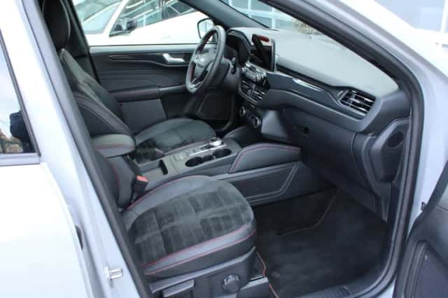 Ford Kuga (2023) thumbnail 11