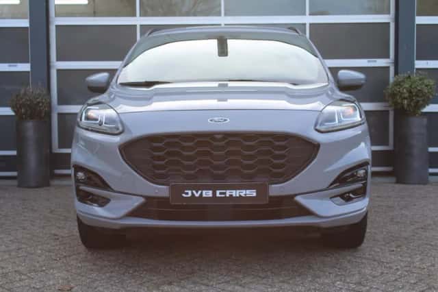 Ford Kuga (2023) thumbnail 3