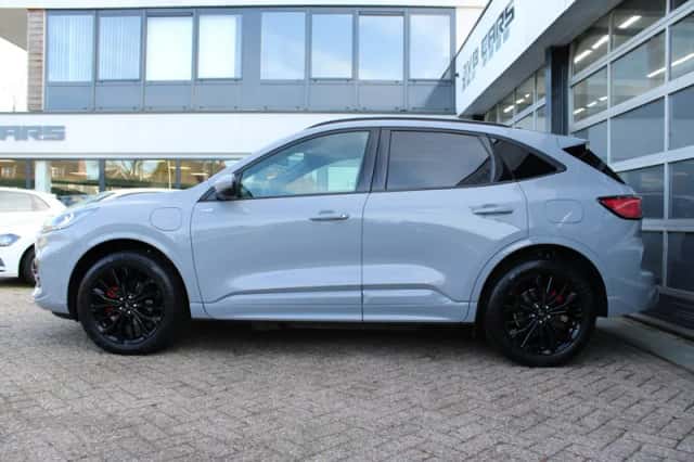 Ford Kuga (2023) thumbnail 4