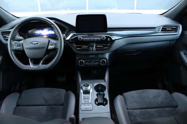 Ford Kuga (2023) thumbnail 2