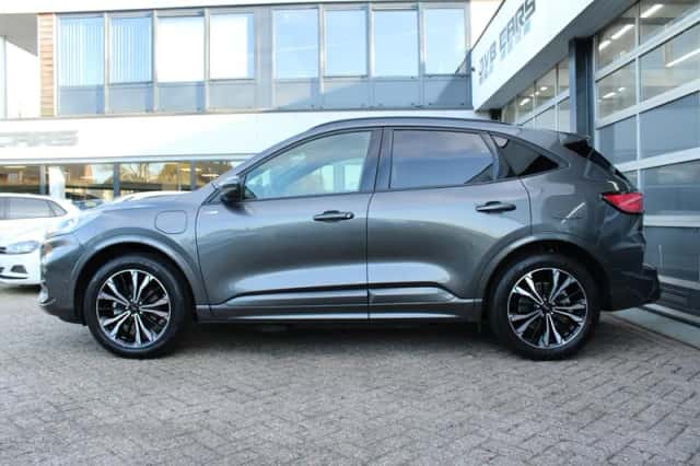 Ford Kuga (2023) thumbnail 4