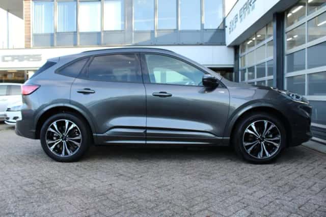 Ford Kuga (2023) thumbnail 6