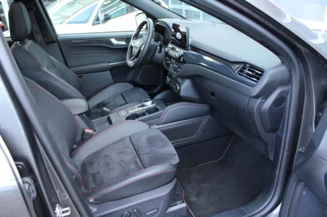 Ford Kuga (2023) thumbnail 10
