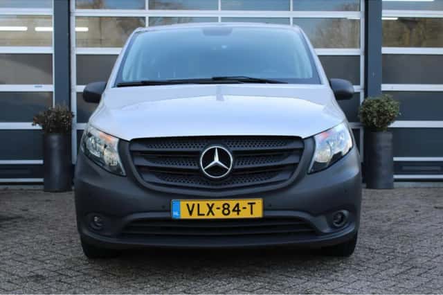 Mercedes-Benz Vito (2021) thumbnail 2