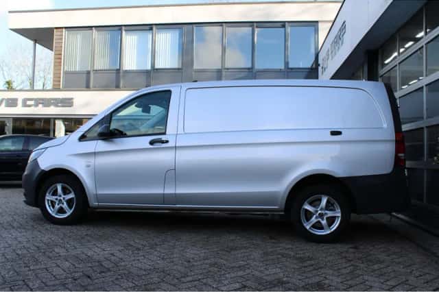 Mercedes-Benz Vito (2021) thumbnail 3