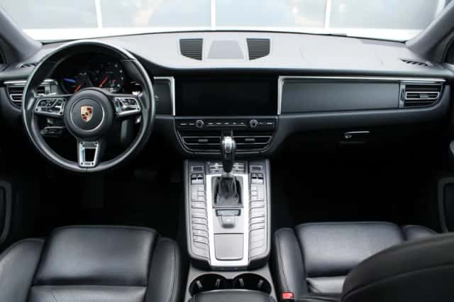 Porsche Macan (2019) thumbnail 2