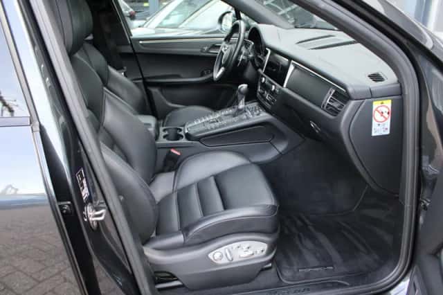 Porsche Macan (2019) thumbnail 11