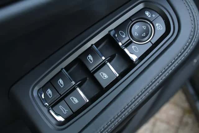 Porsche Macan (2019) thumbnail 20