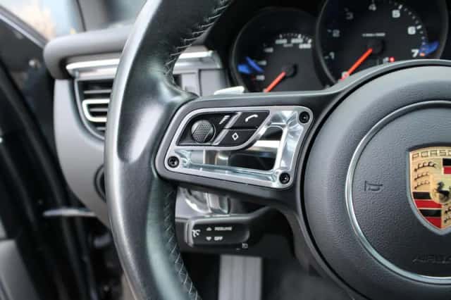 Porsche Macan (2019) thumbnail 25