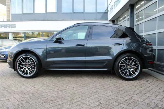 Porsche Macan (2019) thumbnail 4