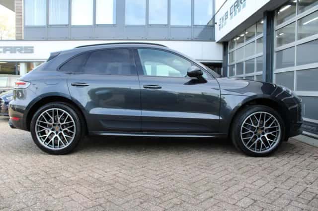 Porsche Macan (2019) thumbnail 6