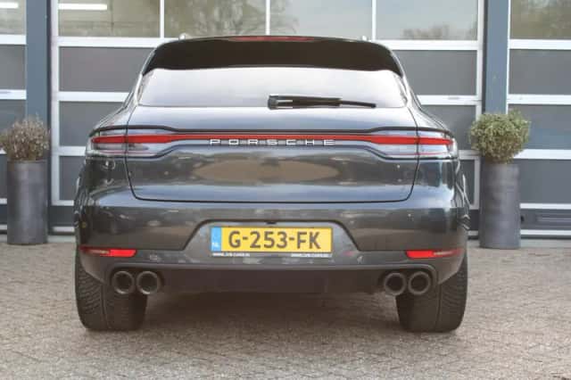 Porsche Macan (2019) thumbnail 9