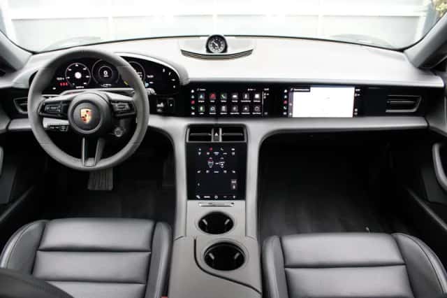 Porsche Taycan (2023) thumbnail 2