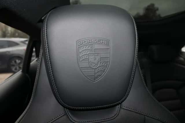 Porsche Taycan (2023) thumbnail 14