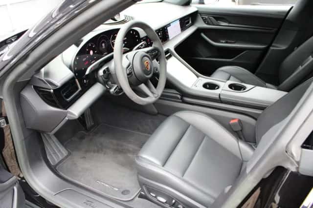 Porsche Taycan (2023) thumbnail 18