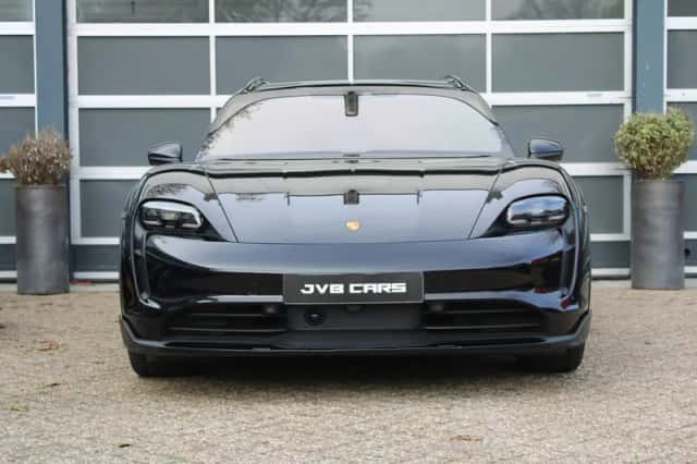Porsche Taycan (2023) thumbnail 3
