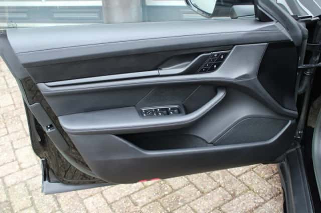 Porsche Taycan (2023) thumbnail 23