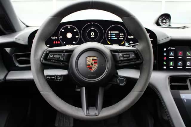 Porsche Taycan (2023) thumbnail 26