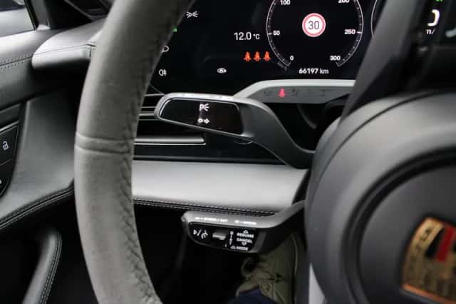 Porsche Taycan (2023) thumbnail 29