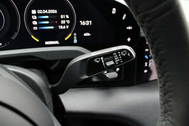 Porsche Taycan (2023) thumbnail 30