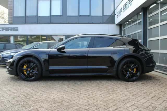 Porsche Taycan (2023) thumbnail 4