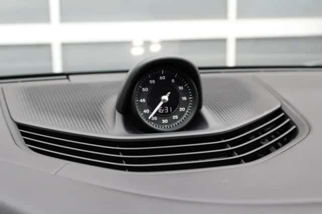 Porsche Taycan (2023) thumbnail 31