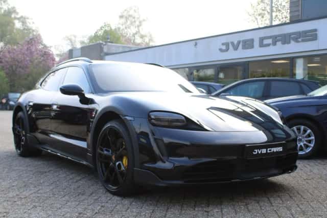 Porsche Taycan (2023) thumbnail 5