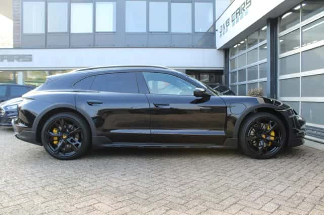 Porsche Taycan (2023) thumbnail 6