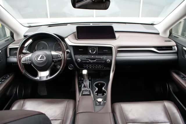 Lexus RX (2017) thumbnail 2