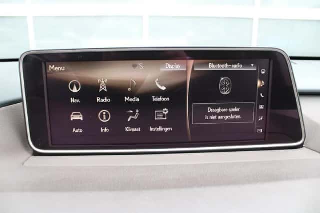 Lexus RX (2017) thumbnail 32