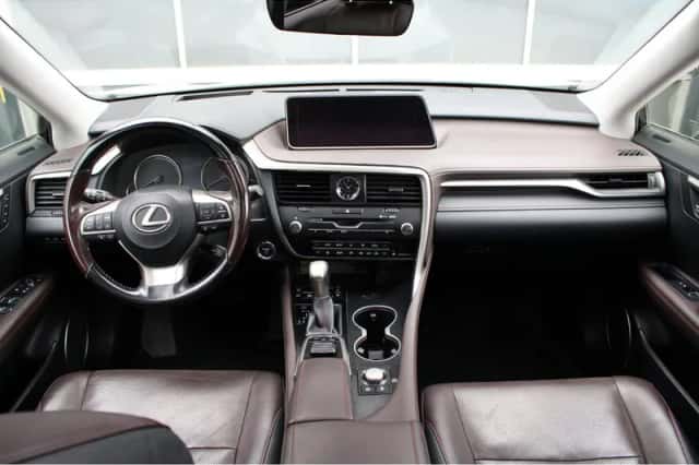 Lexus RX (2017) thumbnail 2