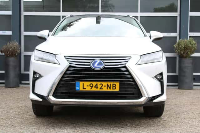 Lexus RX (2017) thumbnail 3