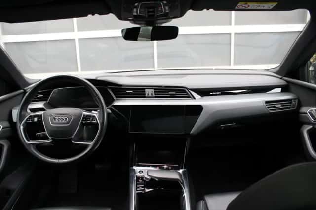 Audi Q8 (2023) thumbnail 2