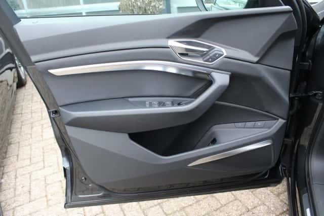Audi Q8 (2023) thumbnail 16
