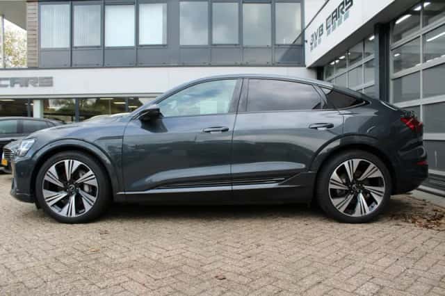 Audi Q8 (2023) thumbnail 4
