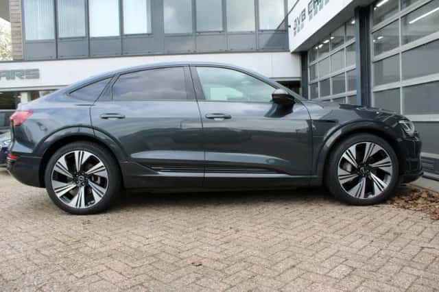 Audi Q8 (2023) thumbnail 6