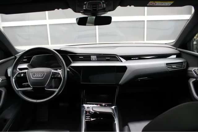 Audi Q8 (2023) thumbnail 3
