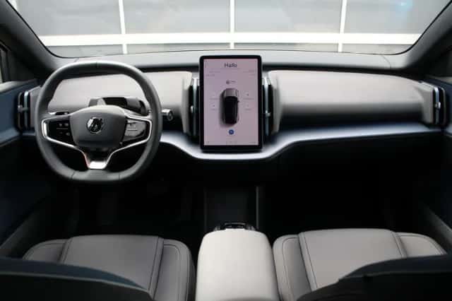 Volvo EX30 (2025) thumbnail 2