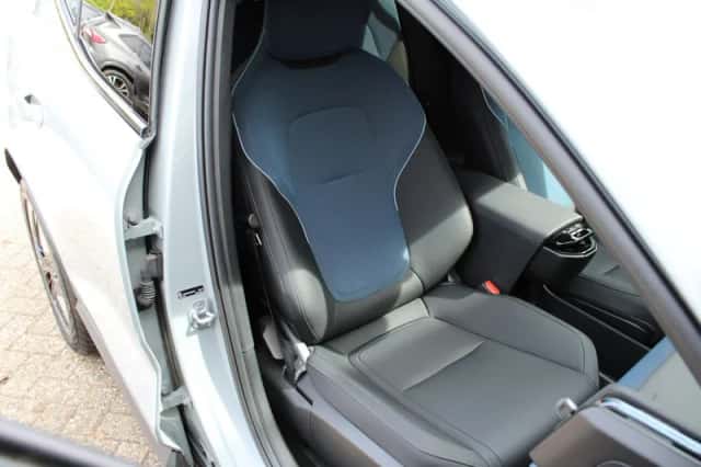 Volvo EX30 (2025) thumbnail 11