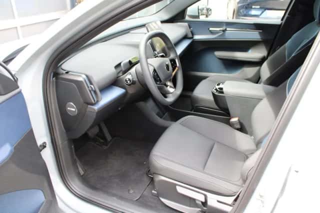 Volvo EX30 (2025) thumbnail 13