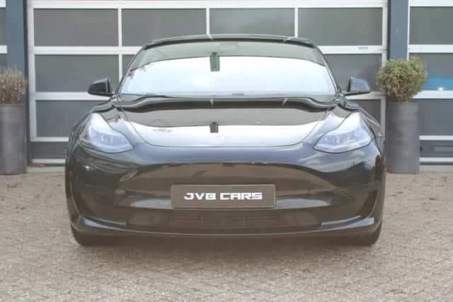 Tesla Model 3 (2021) thumbnail 3