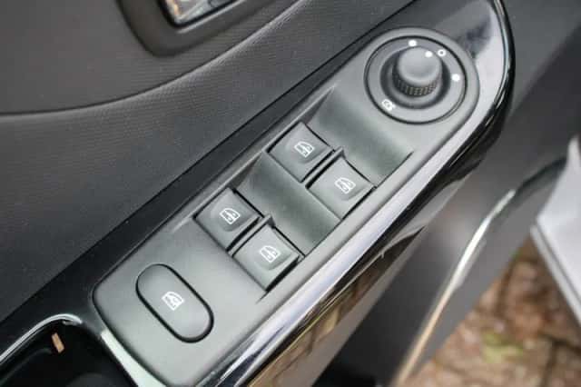 Renault Captur (2013) thumbnail 16