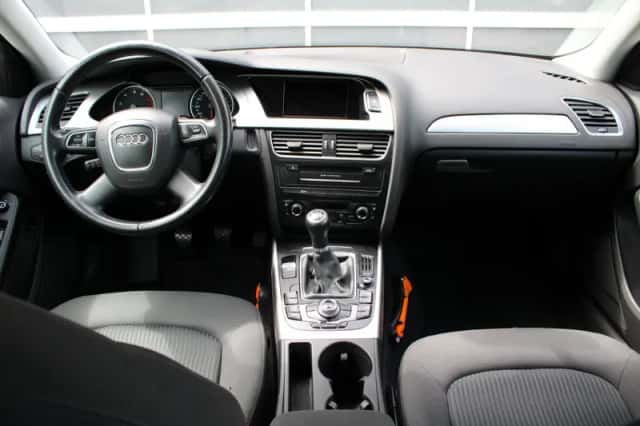 Audi A4 (2010) thumbnail 2