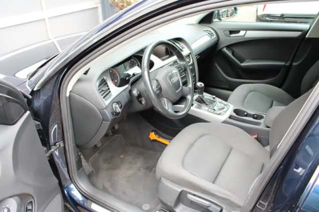 Audi A4 (2010) thumbnail 12